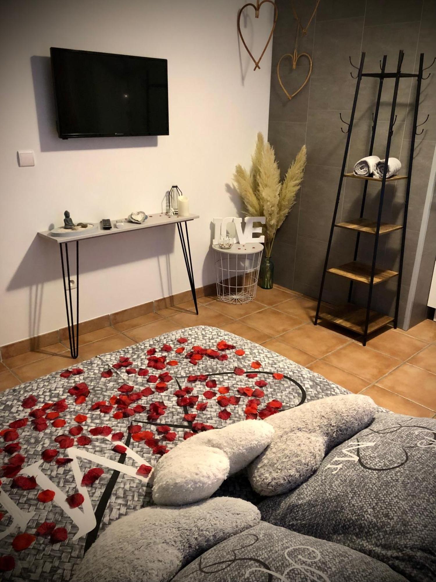 Une Pause Douceur - Suite Orchidee Eyguieres Bagian luar foto